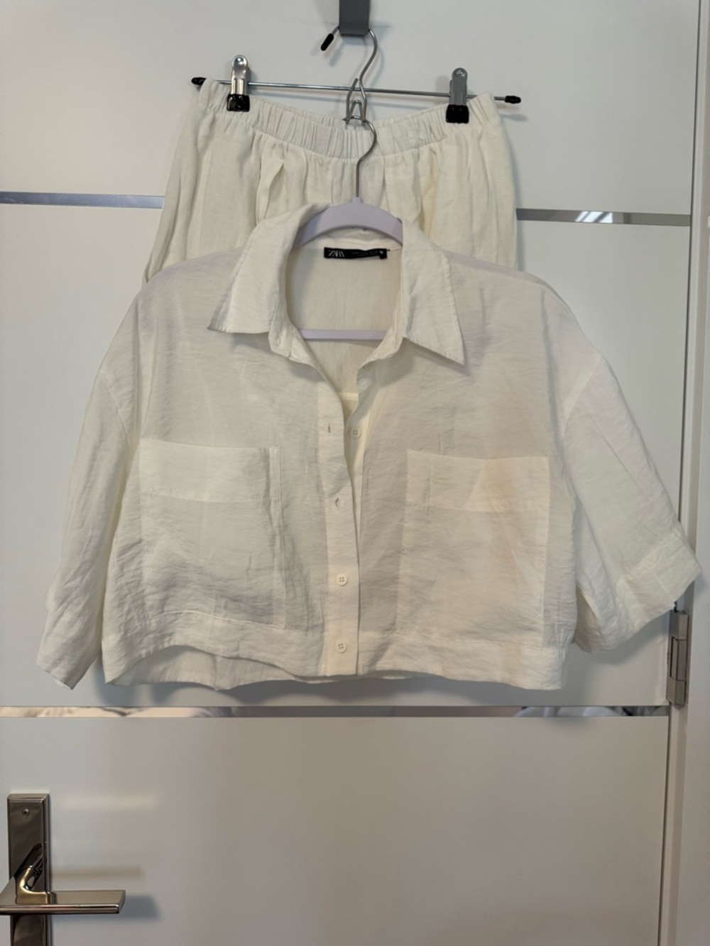 Zara Cream Short-Sleeve Cropped Button-Up Top
